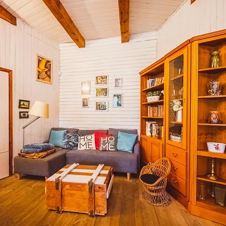 Chalet Cozy Nature Retreat With Patio Fireplace Garden *